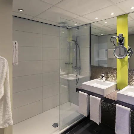 Mercure Hotel Groningen Martiniplaza-3